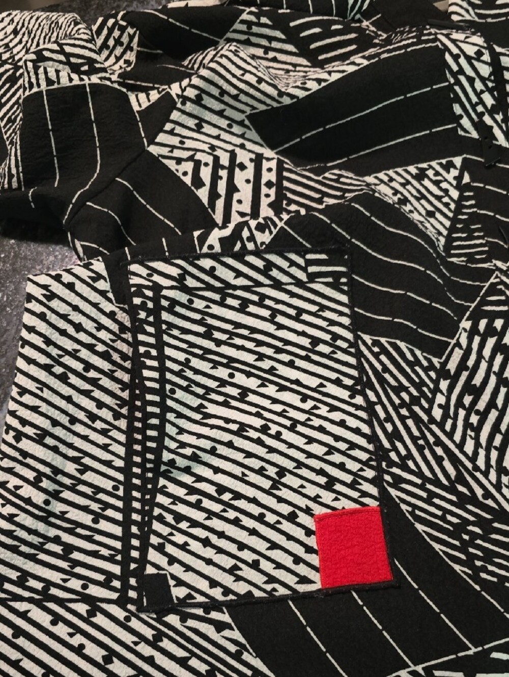 Ali Miles 2X Black & White Geometric Button-Front Shirt with Red Accent - Picture 6 of 7